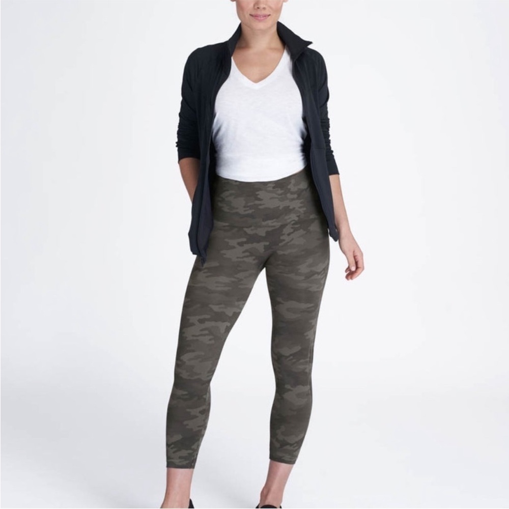 SPANX - Look at Me Now Seamless Cropped
Leggings Camo